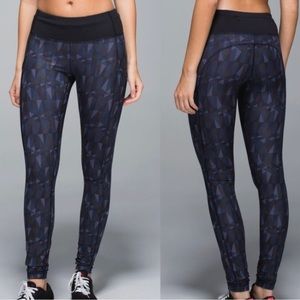Lululemon size 8 geometric leggings with pockets